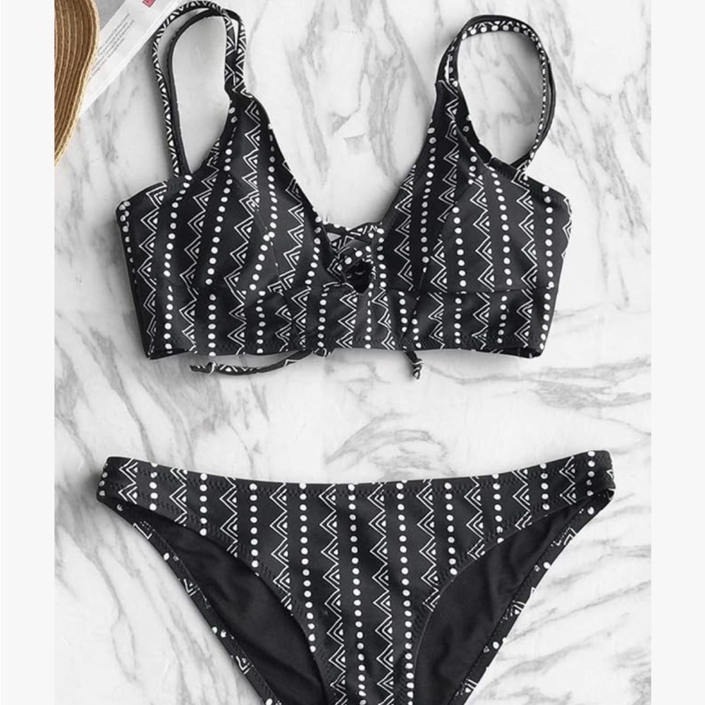 Cupshe Black and White Geometric Bikini Swimwear - Picture 4 of 4